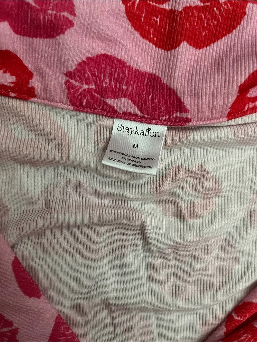 Krista Horton Staycation kiss pjs- medium
